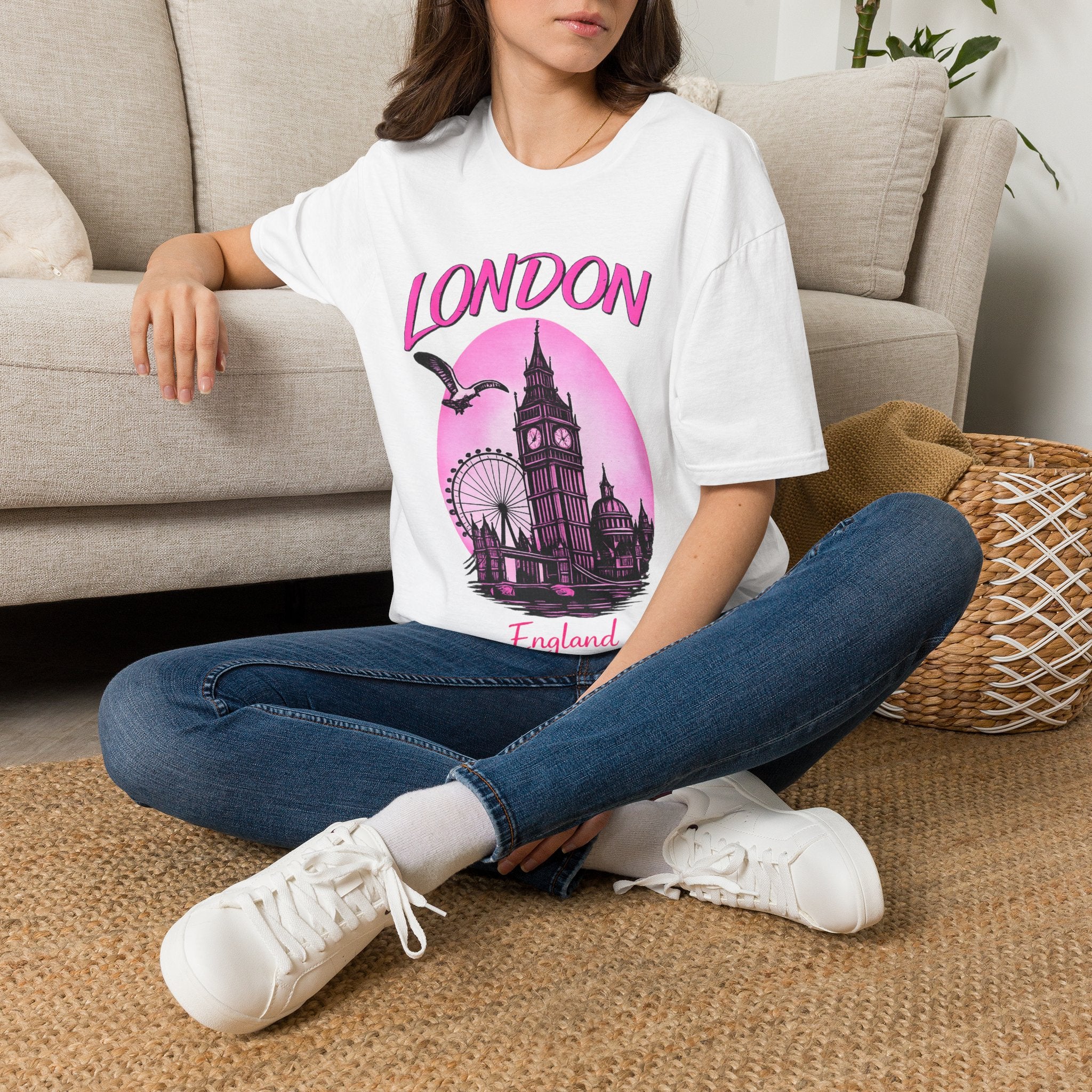 London Graphic T-Shirt - Pink Retro Skyline Tee