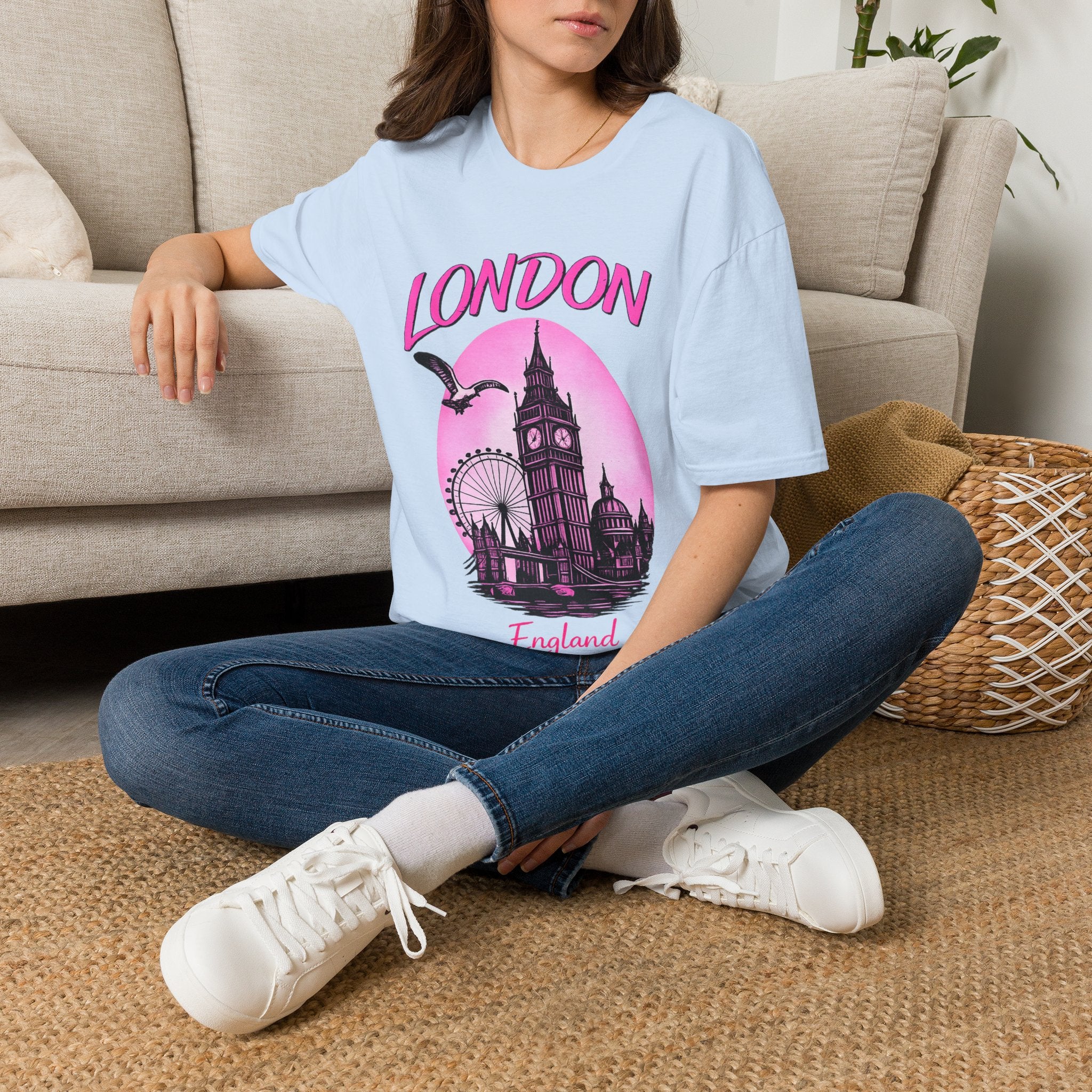 London Graphic T-Shirt - Pink Retro Skyline Tee
