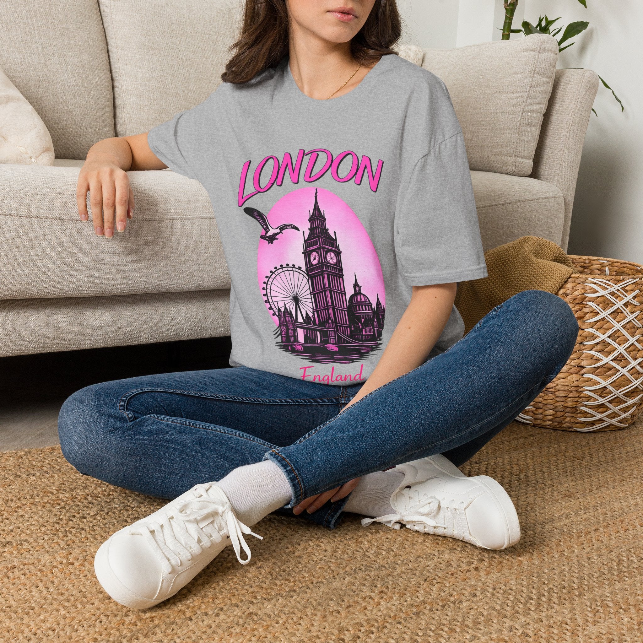 London Graphic T-Shirt - Pink Retro Skyline Tee